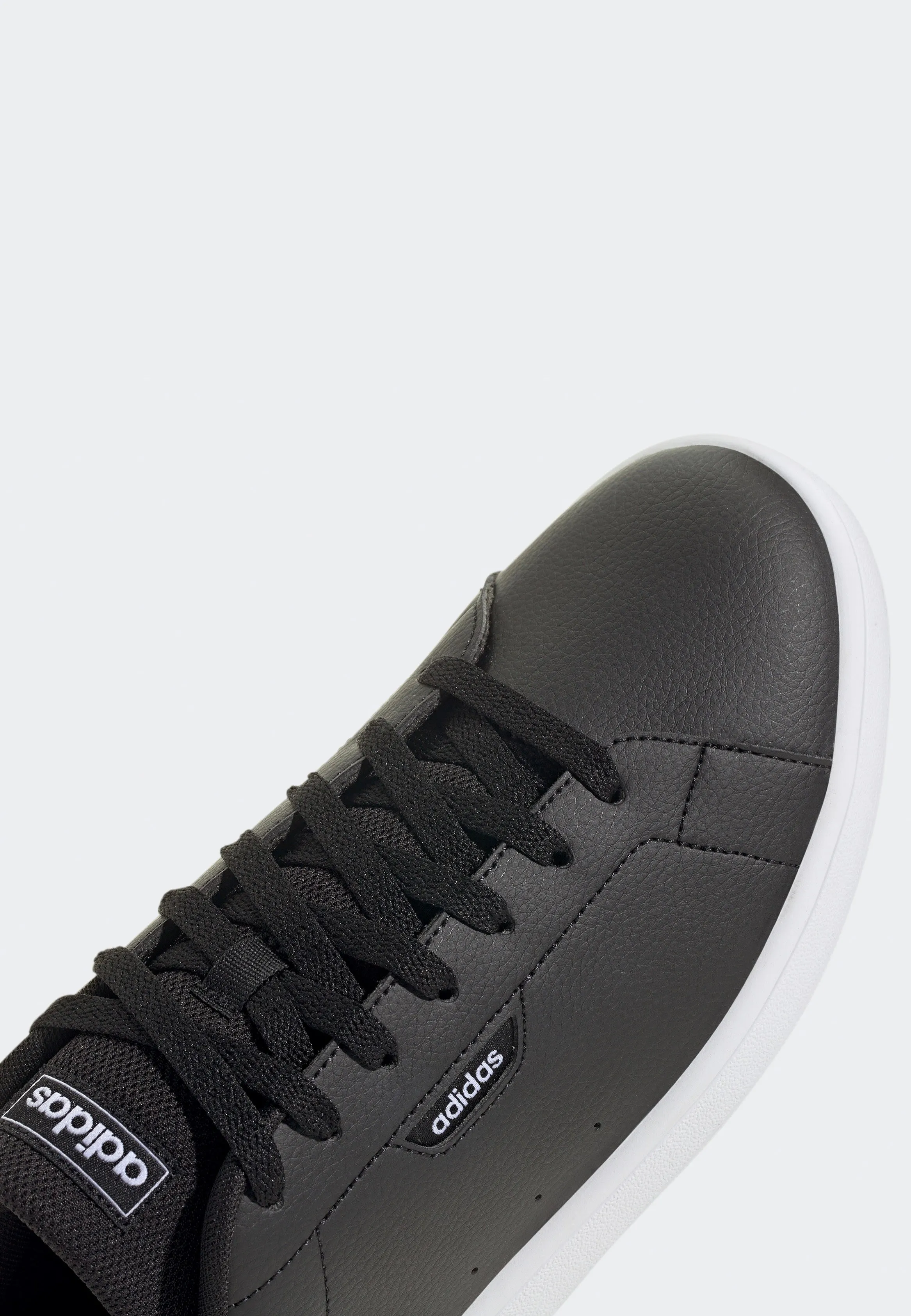 Adidas - Urban Court Cblack/Ftwwht/Ftwwht - Shoes