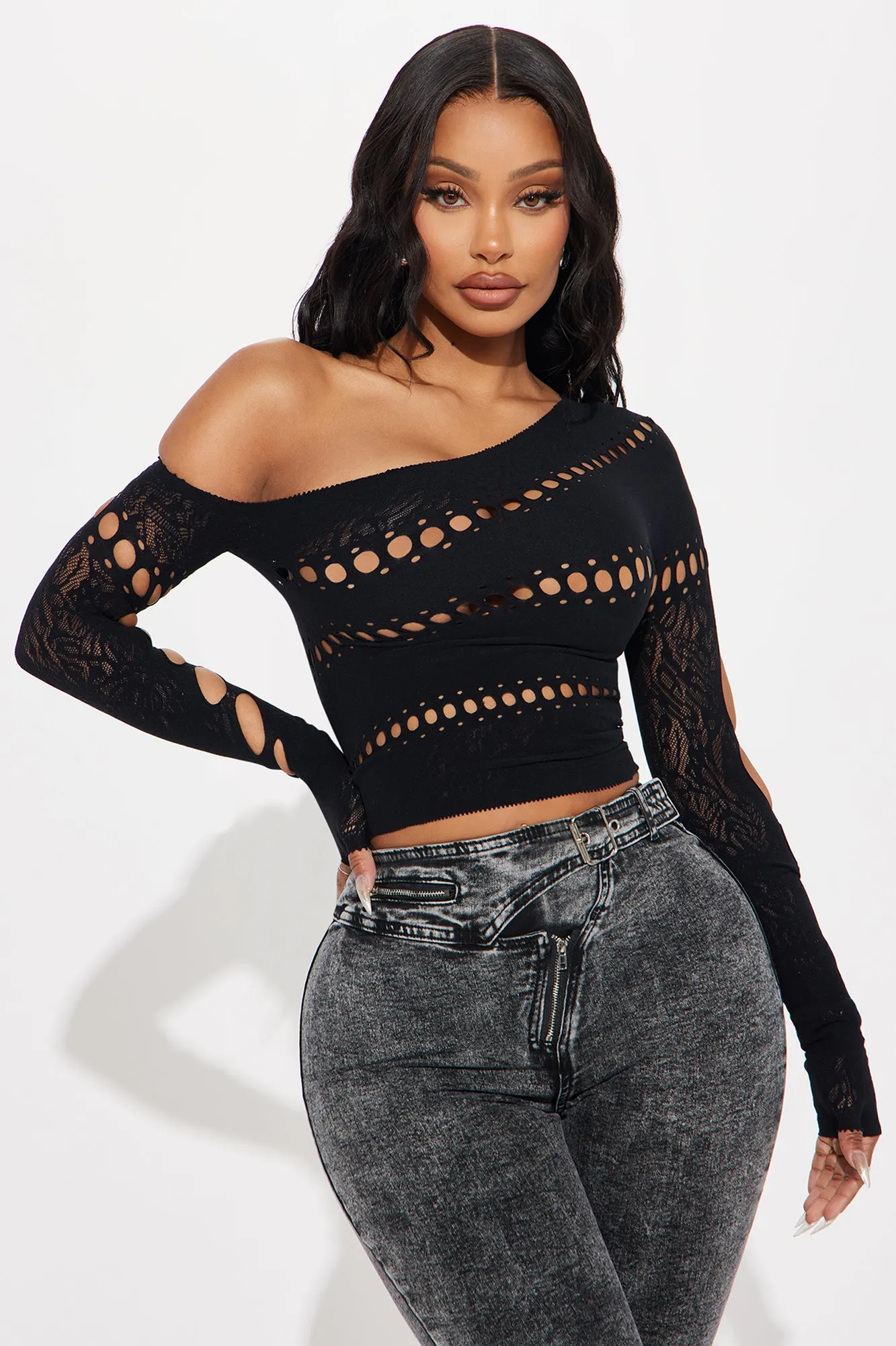 Sure! Heres an optimized title for the product:

Essential Black Seamless Off-Shoulder Top - Chase The Feeling Collection