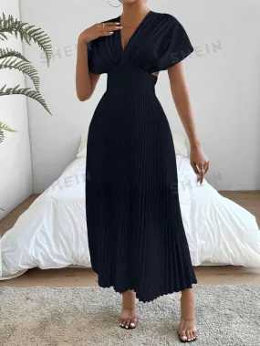 Pleat waist cinched deep v-neck dress in navy